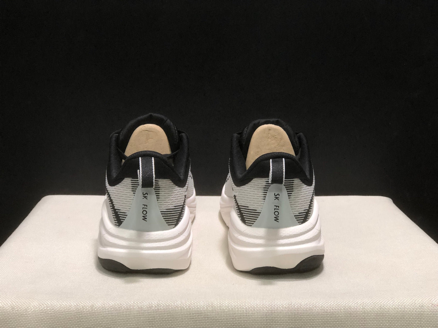 HOKA ONE ONE SKYFLOW
