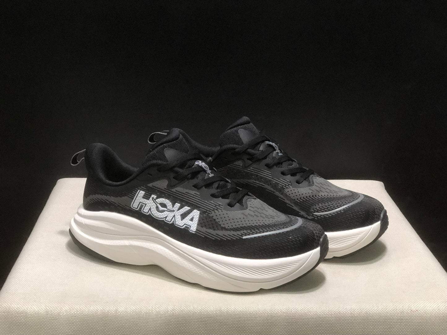HOKA ONE ONE SKYFLOW