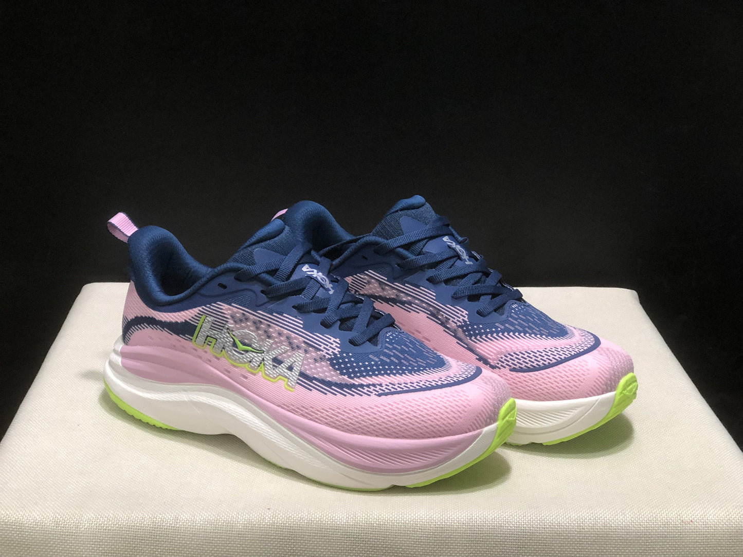HOKA ONE ONE SKYFLOW